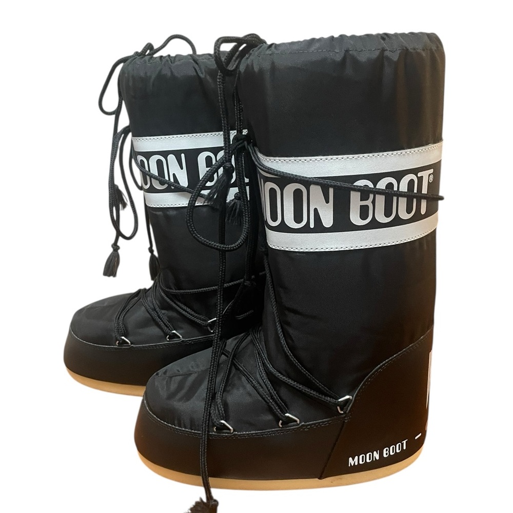 Women's Icon Black  Moon Boots Size 39/41 EU- US 8-9.5